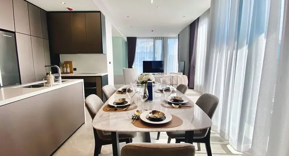 Condo en alquiler y en venta de 3 habitaciones en Khlong Toei, Bangkok
