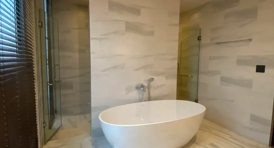 For rent 4 bedrooms house in Watthana, Bangkok