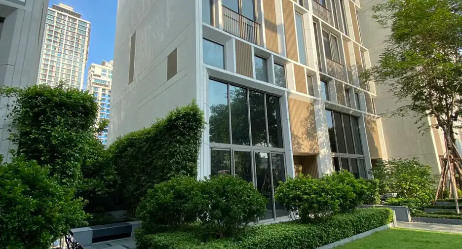 For rent 4 bedrooms house in Watthana, Bangkok