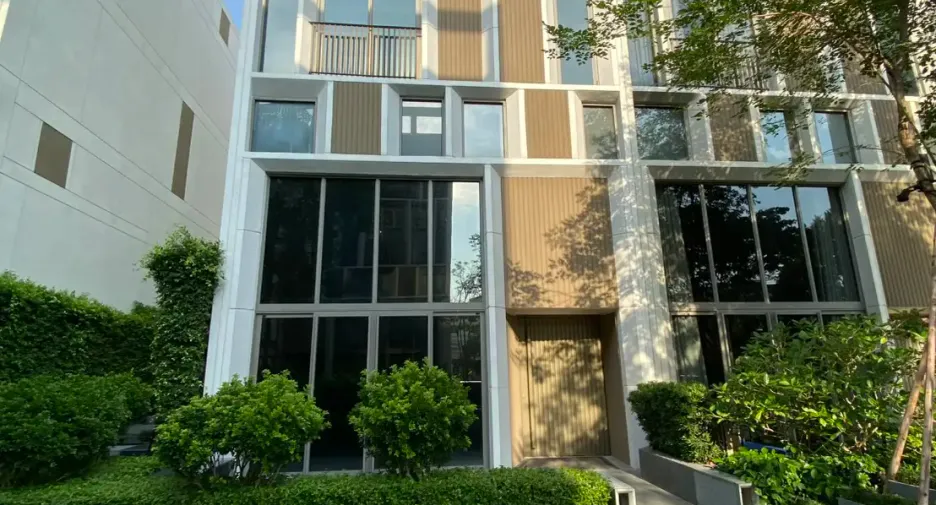 For rent 4 bedrooms house in Watthana, Bangkok