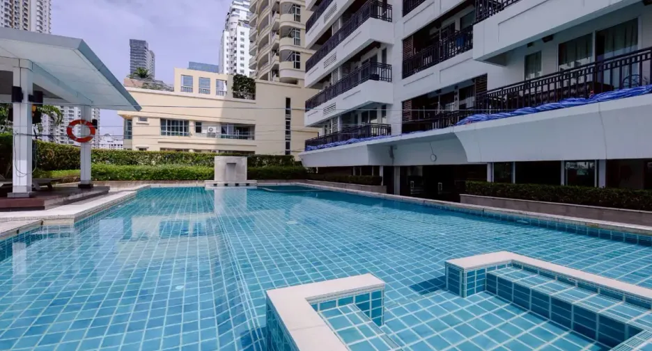 For rent 2 bedrooms condo in Watthana, Bangkok