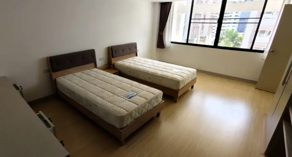 For rent 2 bedrooms condo in Watthana, Bangkok