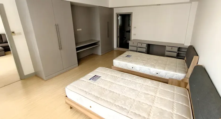 For rent 2 bedrooms condo in Watthana, Bangkok