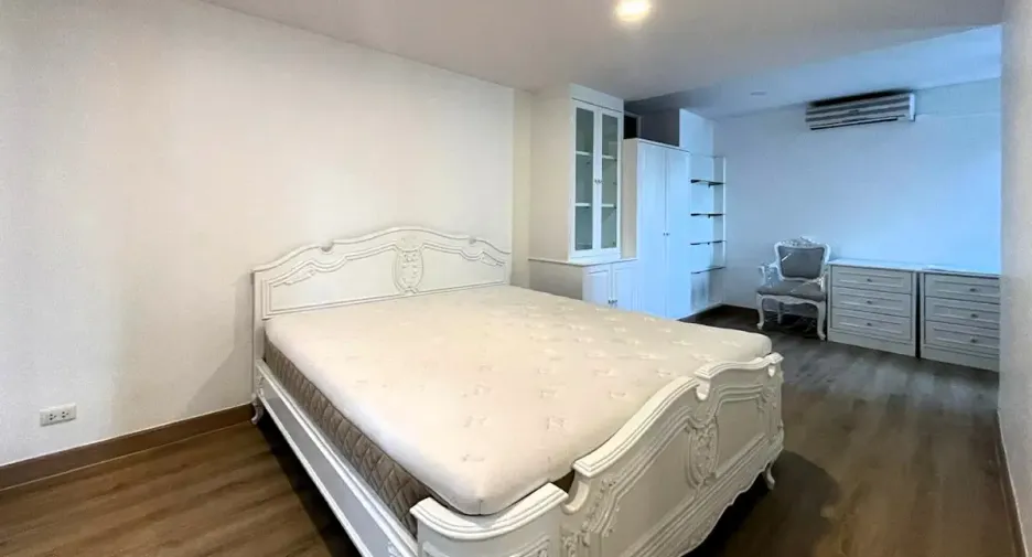 ให้เช่า 3 ห้องนอน คอนโด ใน วัฒนา, กรุงเทพฯ