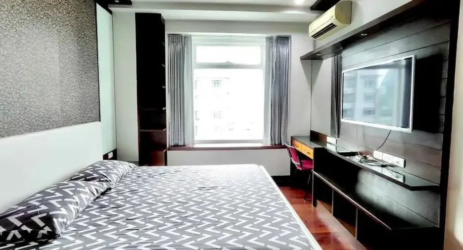For rent 3 bedrooms condo in Watthana, Bangkok