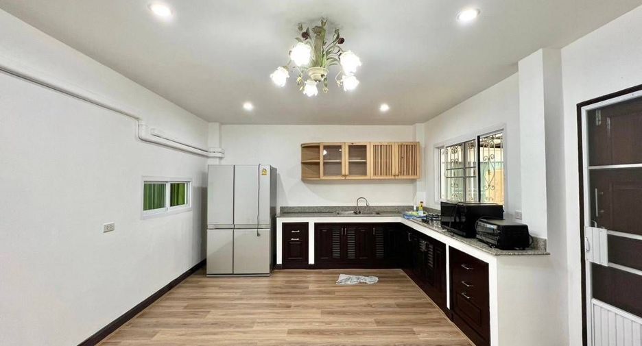 For sale and for rent 5 bedrooms house in Mueang Chiang Mai, Chiang Mai