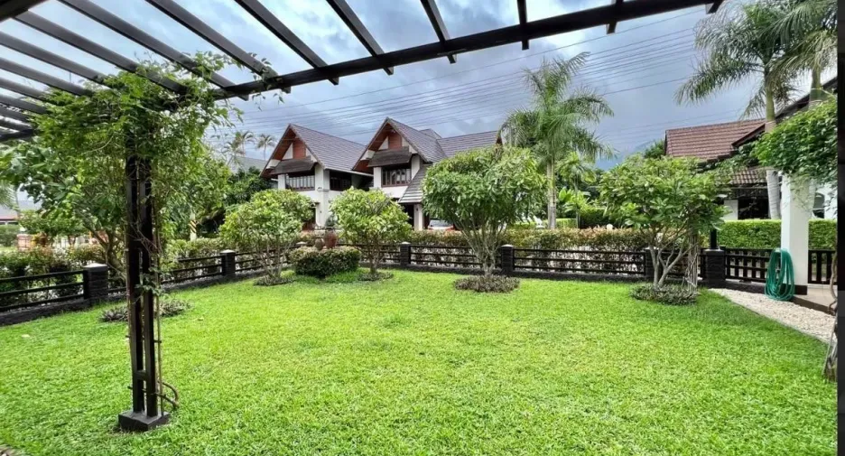 For sale and for rent 5 bedrooms house in Mueang Chiang Mai, Chiang Mai
