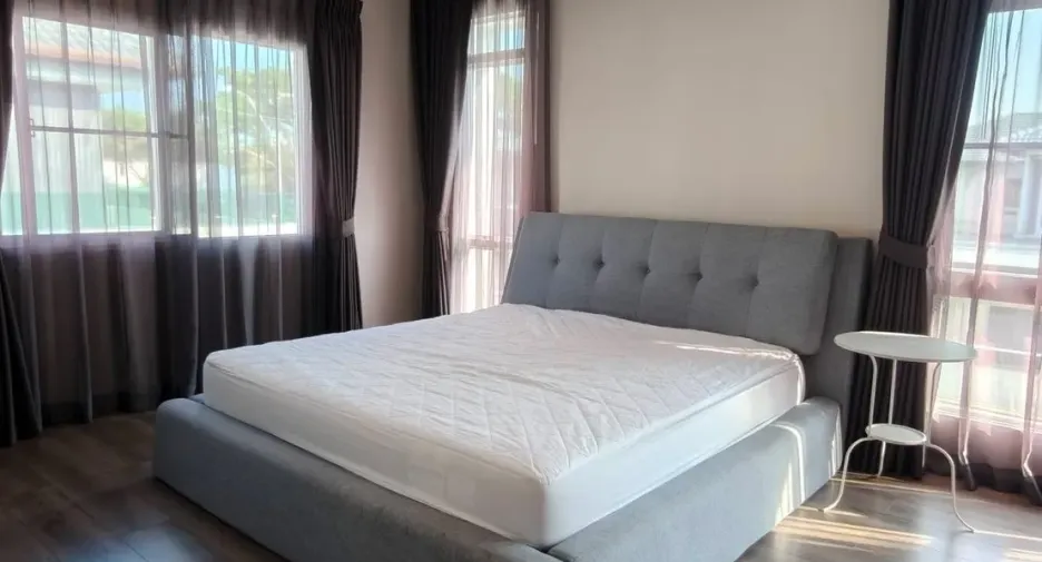For rent and for sale 4 bedrooms house in Bang Phli, Samut Prakan