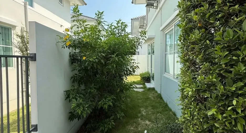 Casa en alquiler de 3 habitaciones en Bang Phli, Samut Prakan