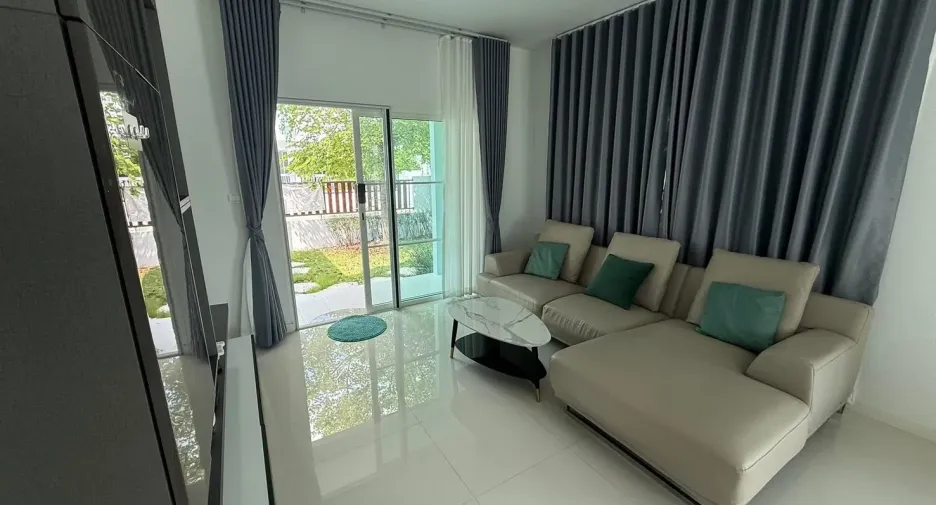 Casa en alquiler de 3 habitaciones en Bang Phli, Samut Prakan