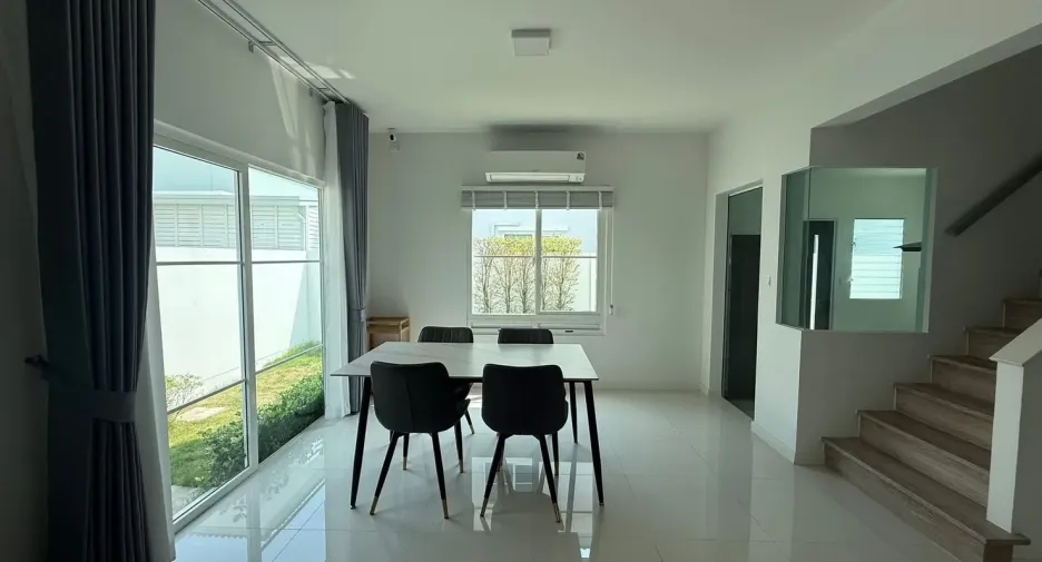 Casa en alquiler de 3 habitaciones en Bang Phli, Samut Prakan