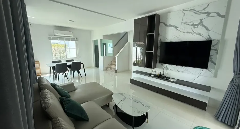 Casa en alquiler de 3 habitaciones en Bang Phli, Samut Prakan