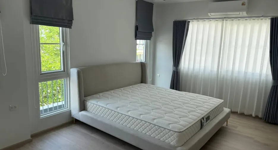 Casa en alquiler de 3 habitaciones en Bang Phli, Samut Prakan