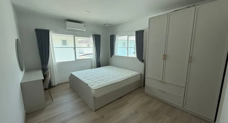 Casa en alquiler de 3 habitaciones en Bang Phli, Samut Prakan