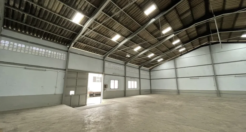 For rent warehouse in Mueang Samut Prakan, Samut Prakan