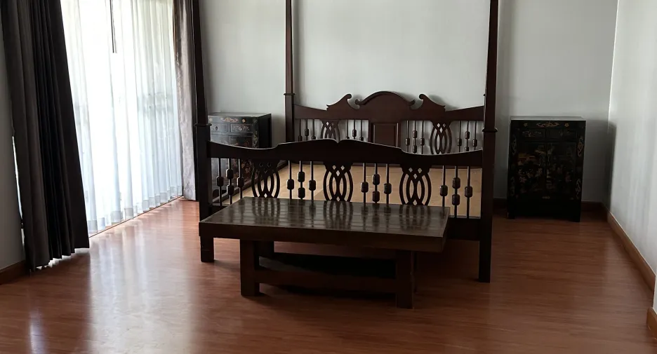 For rent 3 bedrooms house in Khlong Toei, Bangkok