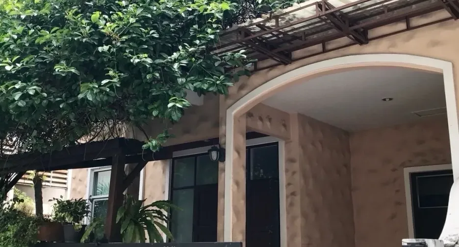 For rent 3 bedrooms house in Khlong Toei, Bangkok
