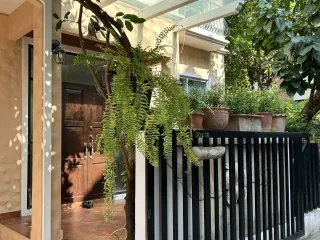Haus zur Miete mit 3 Zimmer in Khlong Toei, Bangkok