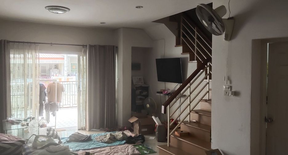 Reihenhaus zum Kauf mit 3 Zimmer in Bang Khae, Bangkok