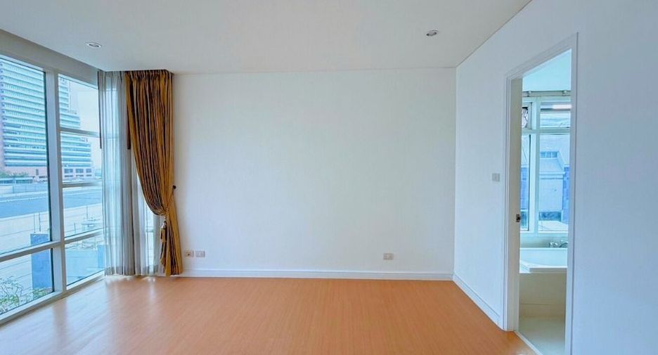 For sale 2 bedrooms condo in Khlong Toei, Bangkok