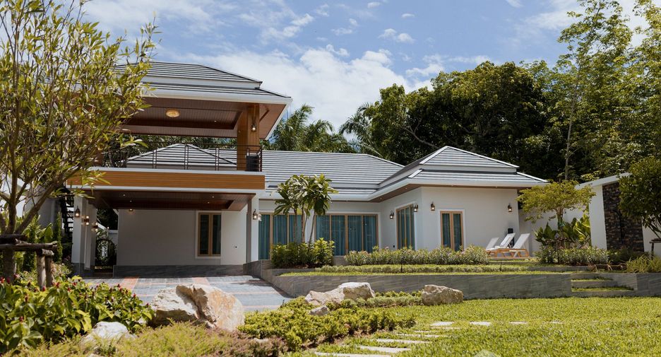 For sale 3 bedrooms villa in Mueang Krabi, Krabi