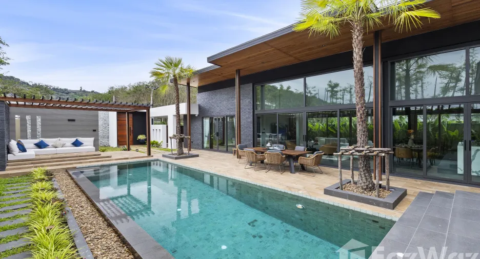 For sale 4 bedrooms villa in Mueang Phuket, Phuket
