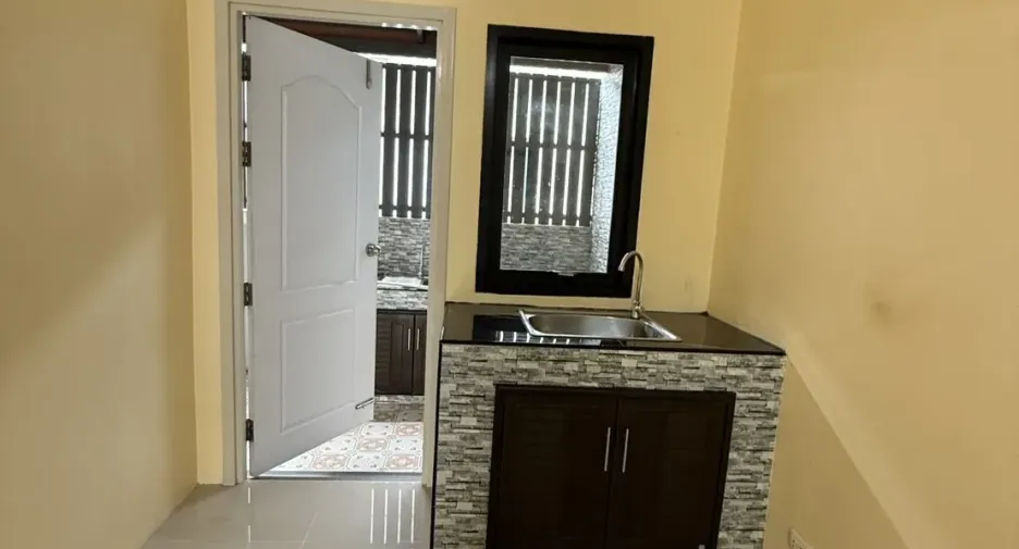 For rent 2 bedrooms townhouse in Thalang, Phuket
