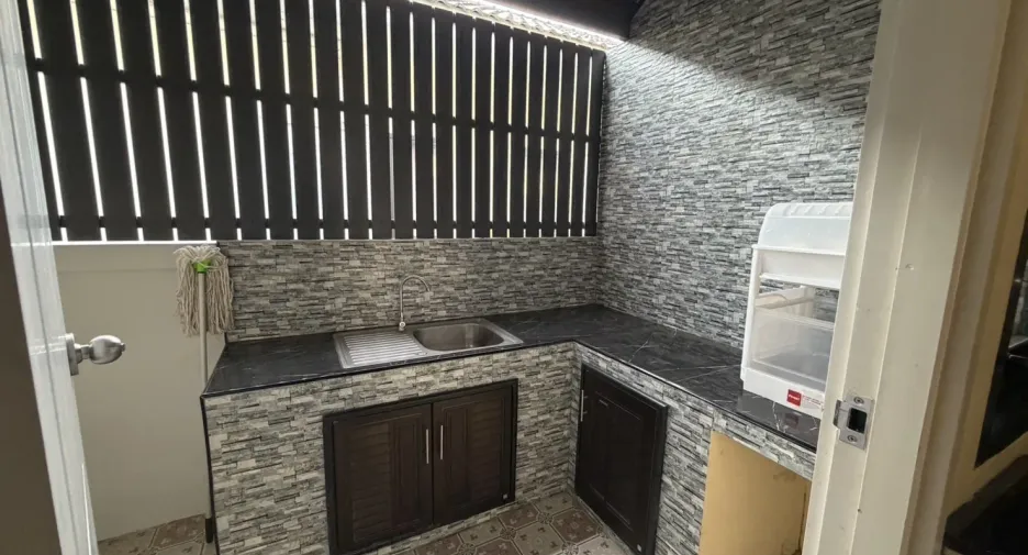 For rent 2 bedrooms townhouse in Thalang, Phuket