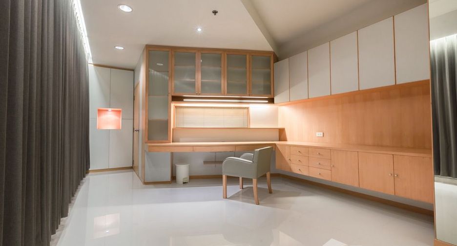 Condo en alquiler de 1 habitaciones en Yan Nawa, Bangkok