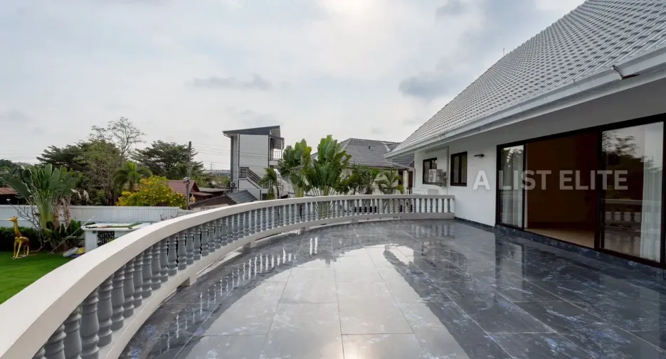For rent 5 bedrooms house in Bang Lamung, Chonburi