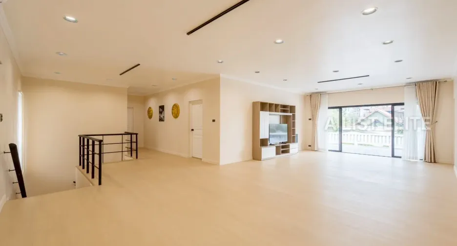 For rent 5 bedrooms house in Bang Lamung, Chonburi