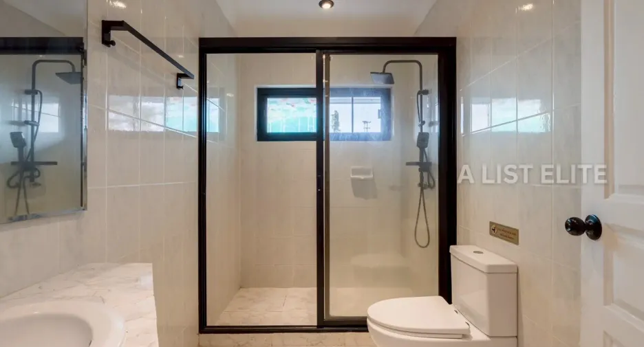 For rent 5 bedrooms house in Bang Lamung, Chonburi