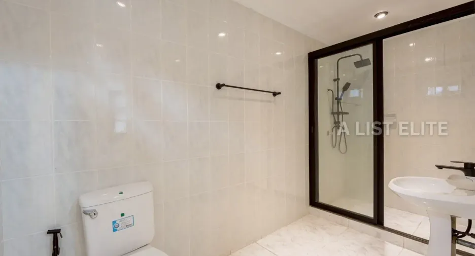 For rent 5 bedrooms house in Bang Lamung, Chonburi