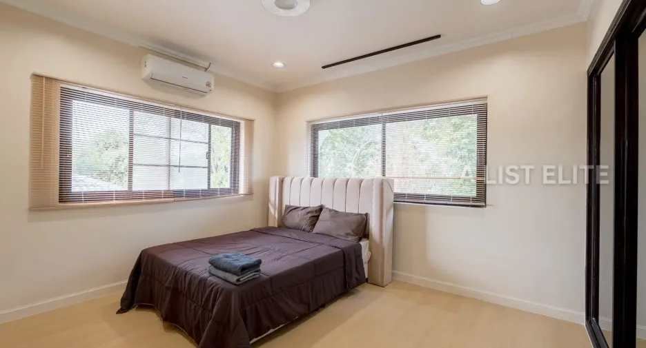 For rent 5 bedrooms house in Bang Lamung, Chonburi