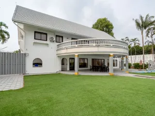 Haus zur Miete mit 5 Zimmer in Bang Lamung, Chonburi