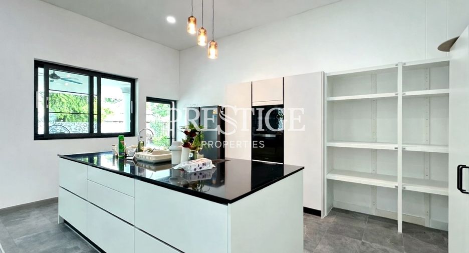 Casa en venta de 4 habitaciones en Bang Lamung, Chonburi