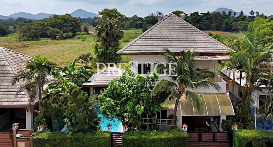 For sale 4 bedrooms house in Bang Lamung, Chonburi