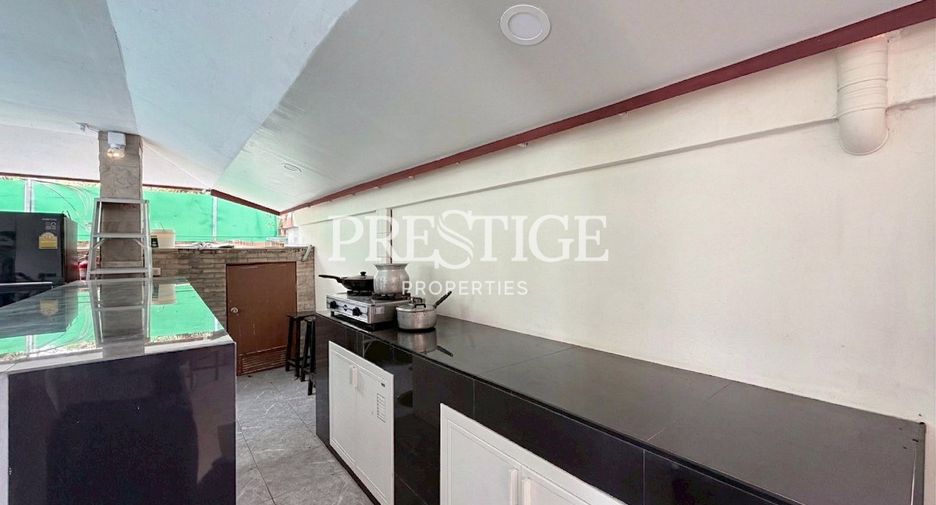 For sale 4 bedrooms house in Bang Lamung, Chonburi