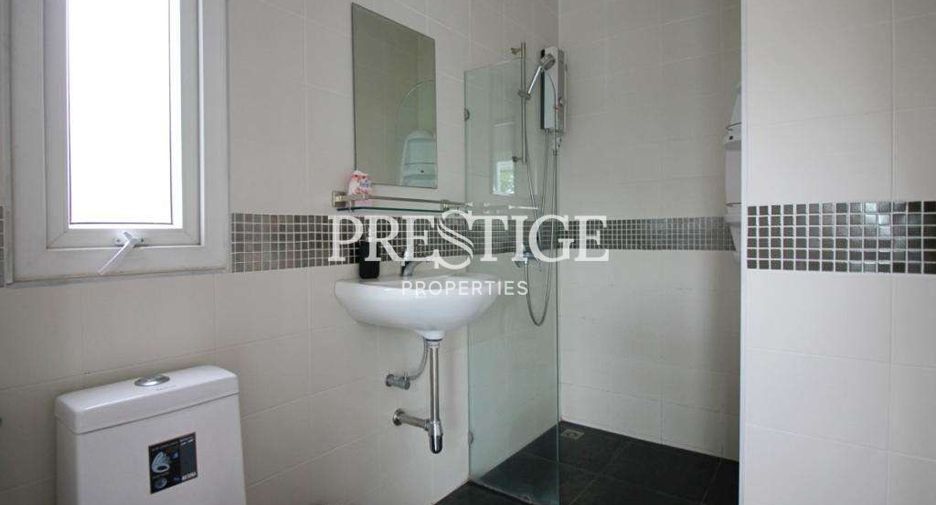 Casa en alquiler de 5 habitaciones en Bang Lamung, Chonburi