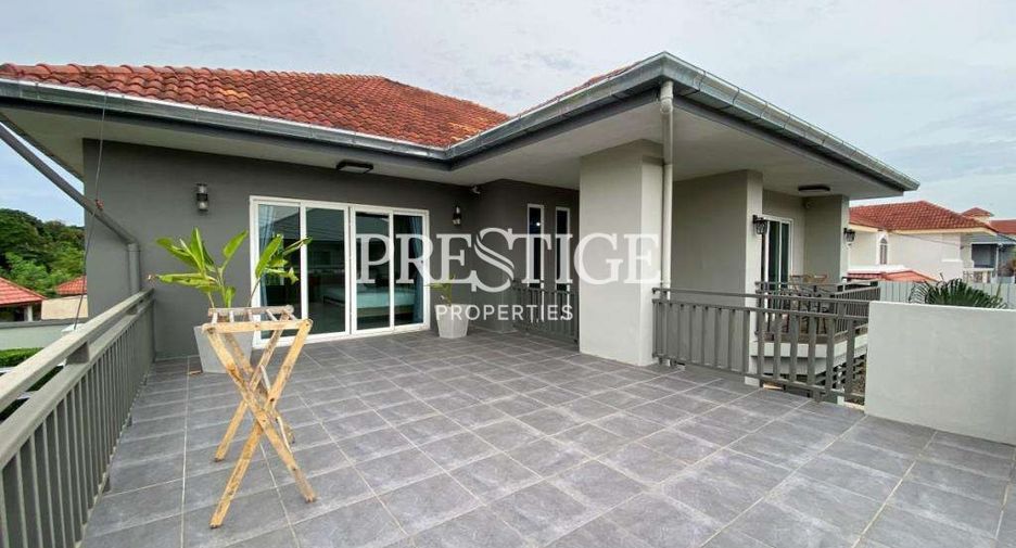 Casa en alquiler de 5 habitaciones en Bang Lamung, Chonburi