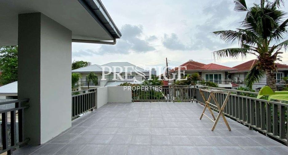 Casa en alquiler de 5 habitaciones en Bang Lamung, Chonburi