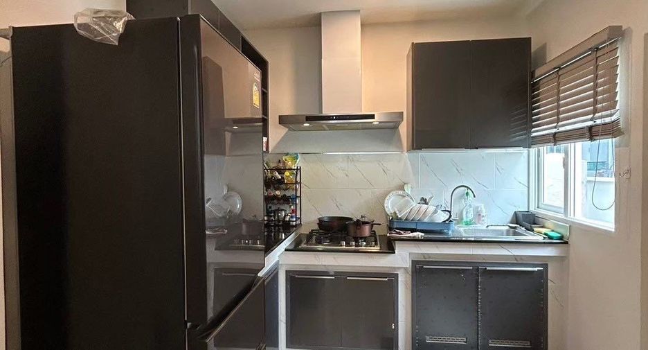 Casa en alquiler de 4 habitaciones en Thung Khru, Bangkok
