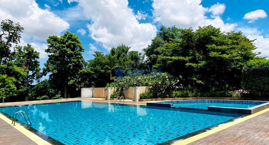 Casa en alquiler de 4 habitaciones en Bang Lamung, Chonburi