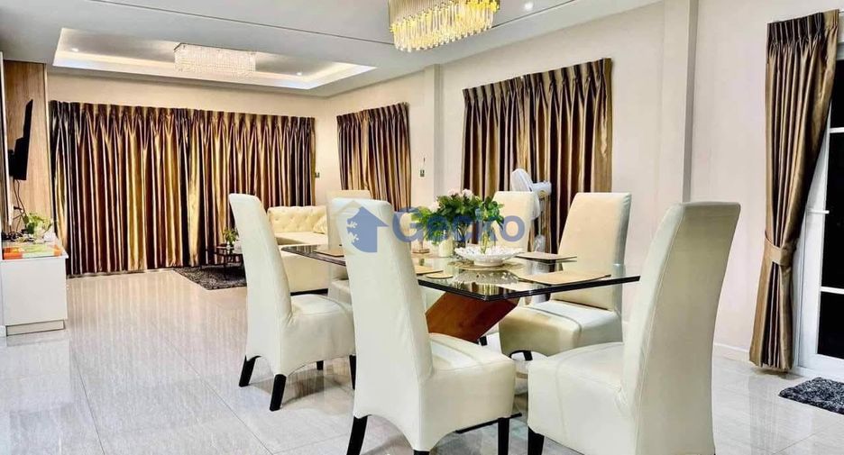 Casa en alquiler de 4 habitaciones en Bang Lamung, Chonburi