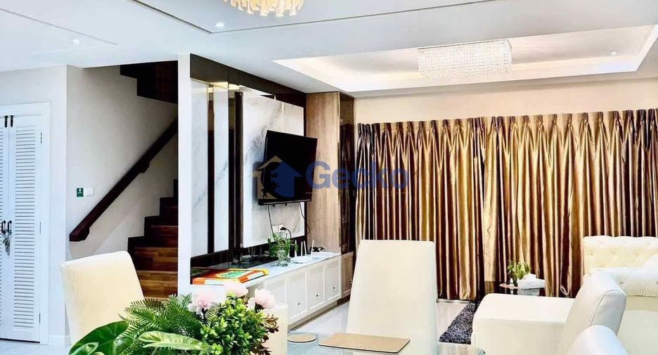 Casa en alquiler de 4 habitaciones en Bang Lamung, Chonburi