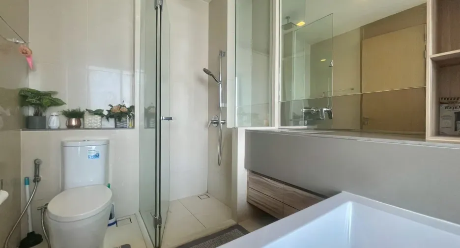 For rent 1 bed condo in Watthana, Bangkok