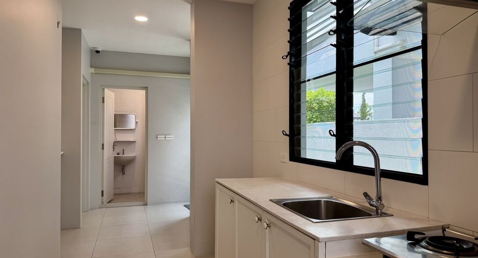 Haus zur Miete mit 4 Zimmer in Saphan Sung, Bangkok