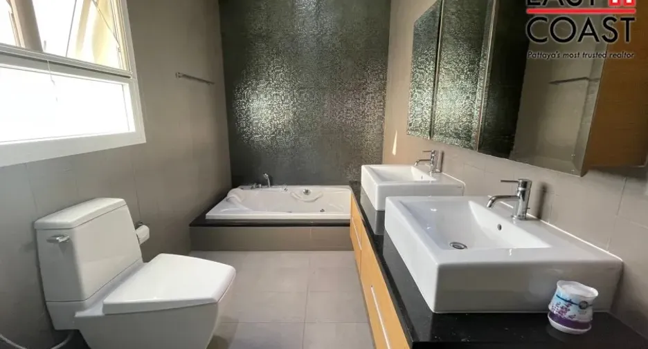 For rent and for sale 4 bedrooms house in Bang Lamung, Chonburi