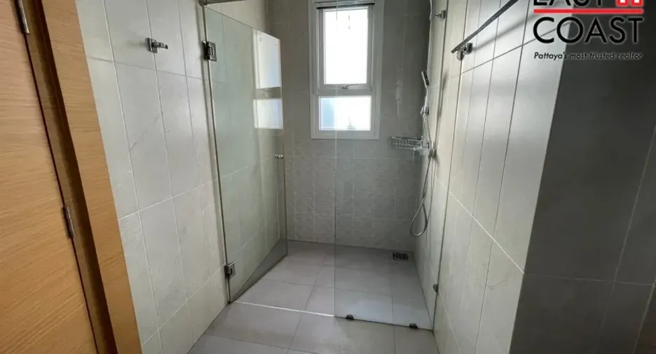For rent and for sale 4 bedrooms house in Bang Lamung, Chonburi