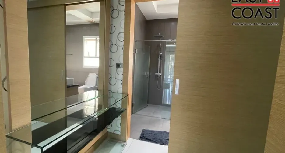 For rent and for sale 4 bedrooms house in Bang Lamung, Chonburi
